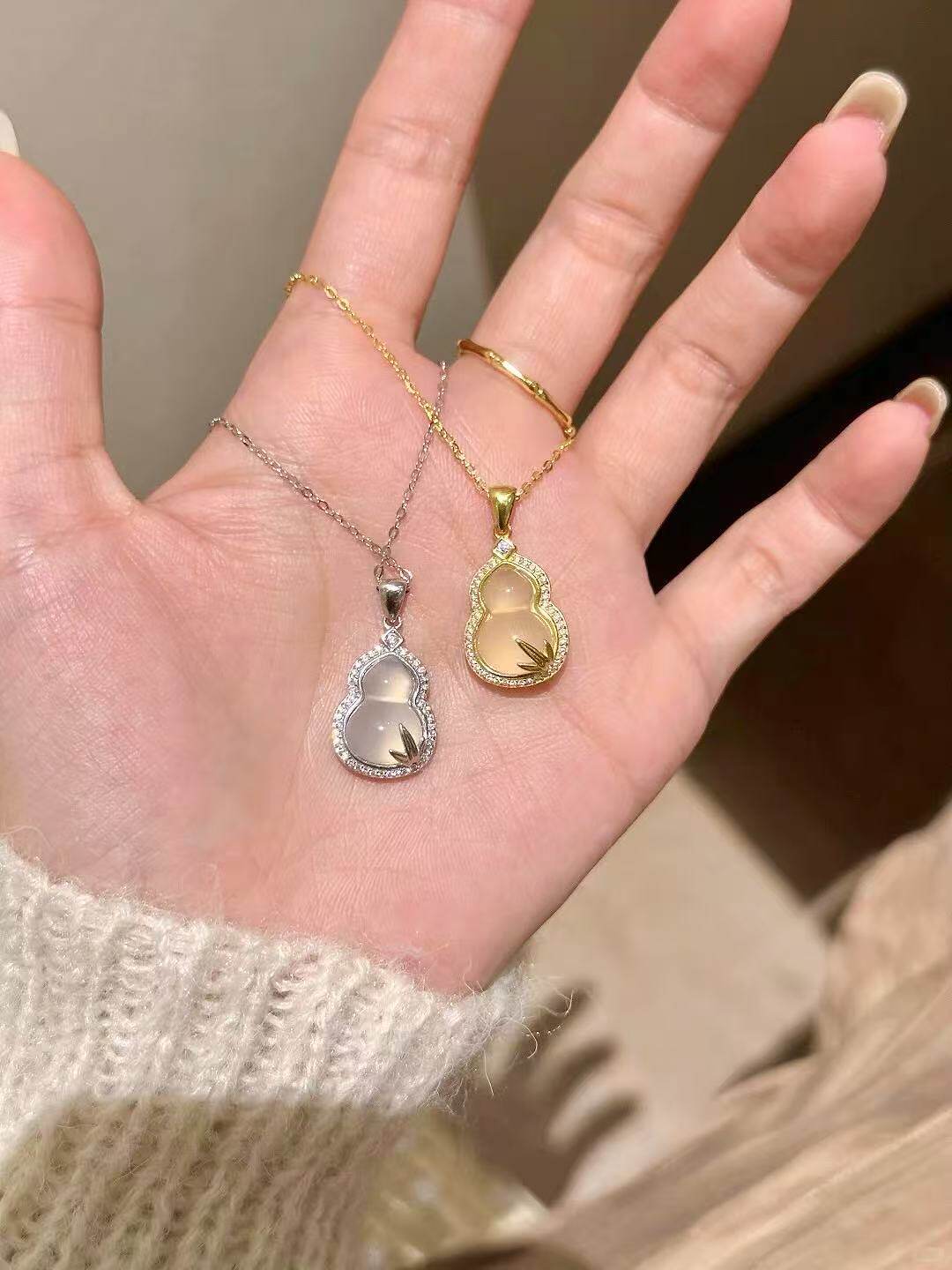 Pure Silver S999 Chalcedony Gourd Necklace for Women, Light Luxury, Niche, High-End Feel, Birthday Gift