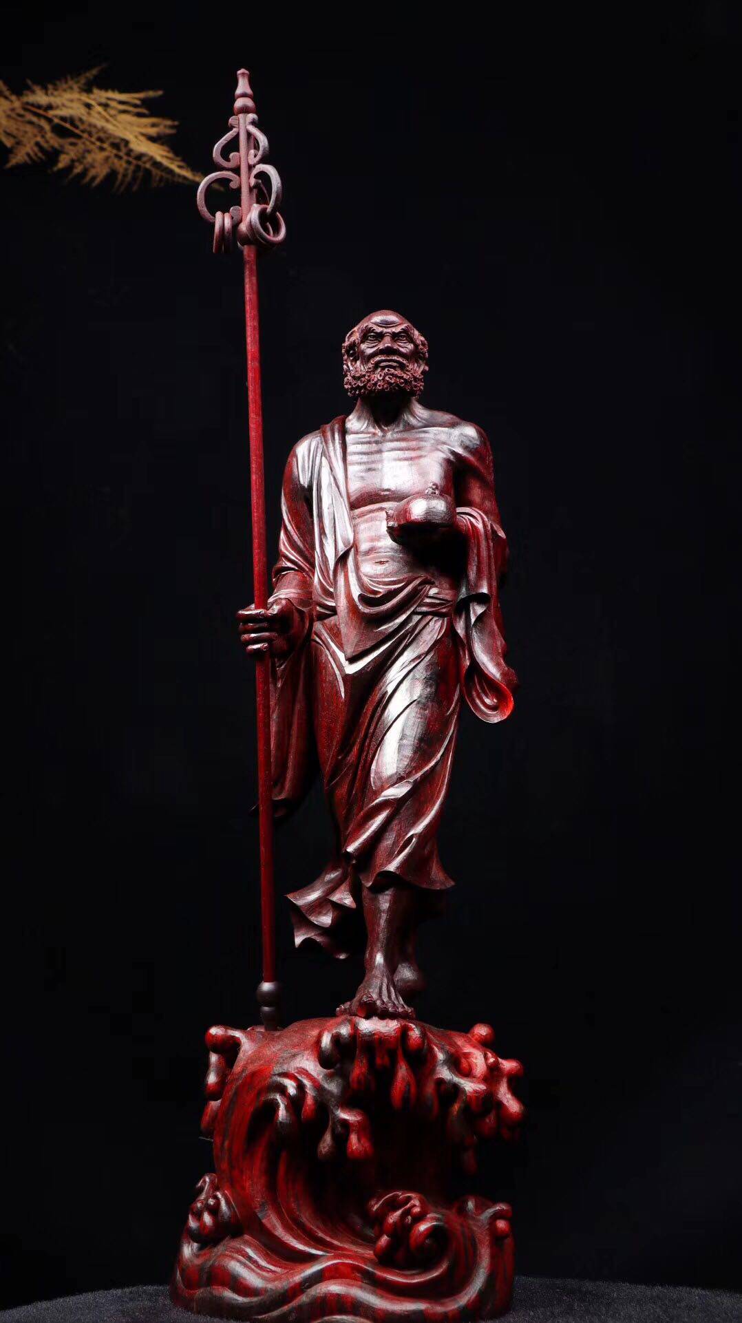 Small leaf red sandalwood clear knife hand-carved Da Morgan carving decoration living room porch decoration decoration large collection