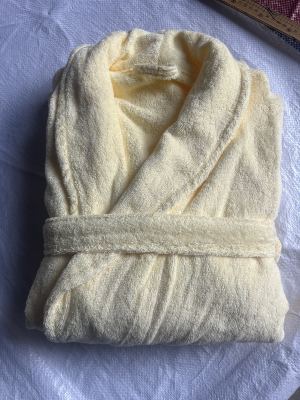 Furitai Processing Company Produces Pure Cotton Terry Bathrobes for Adults, Using Xinjiang Long-Staple Cotton Craftsmanship, with a Cut-Label Design
