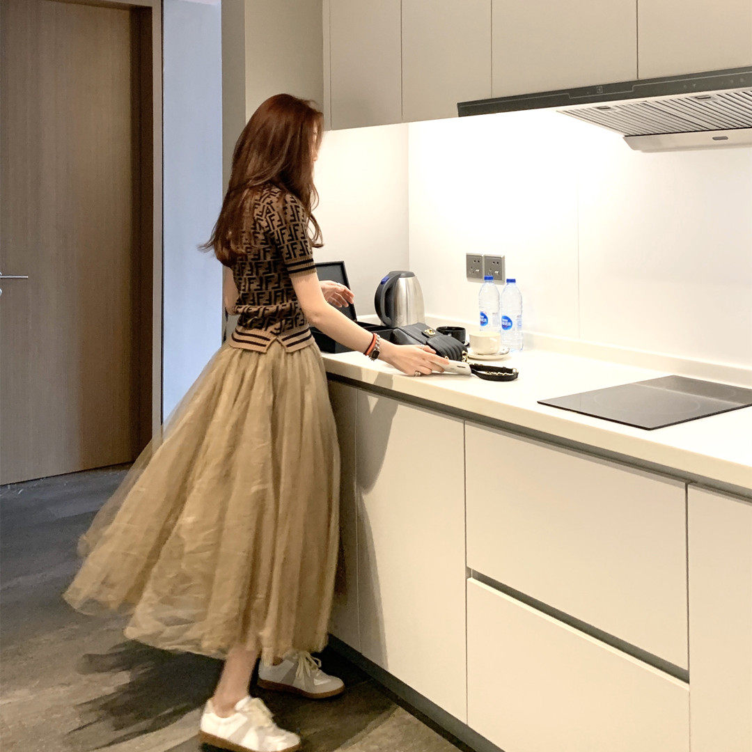 Super fairy gauze puffy skirt half body long version of skirt holiday tea color a black long dress women
