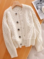 Белый свитер