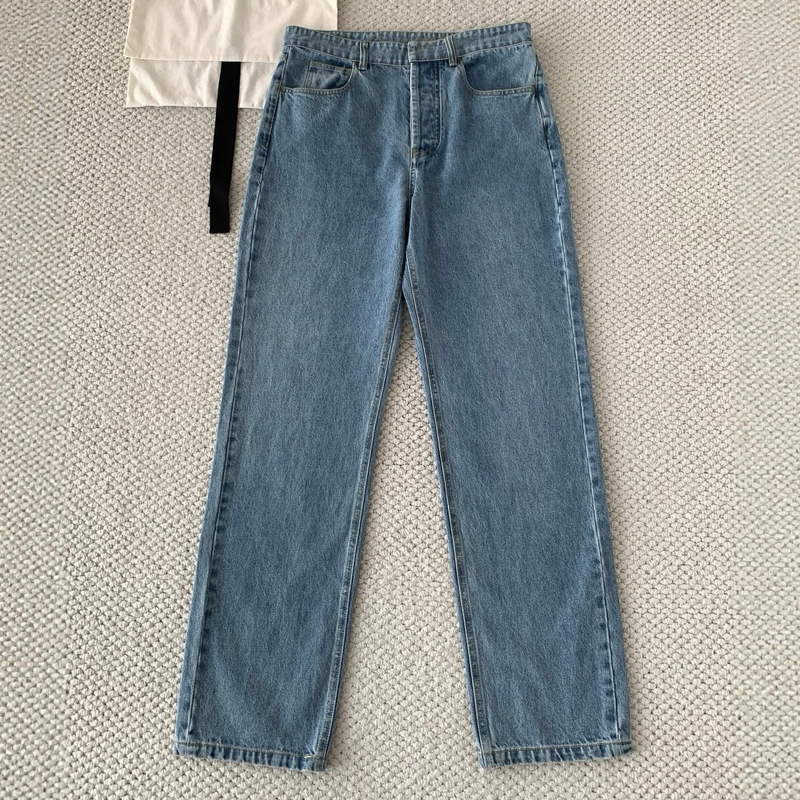 1:1 Scale Low-Waist Straight-Leg Jeans with Backpack Buckle Detail