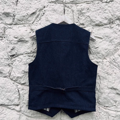 Можно поднять и упасть и старый - летающий персонал ВВС индиго голубых.