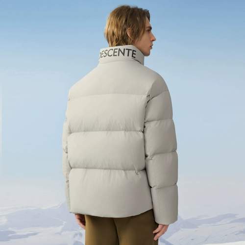 Короткий пуховик подходит для мужчин и женщин