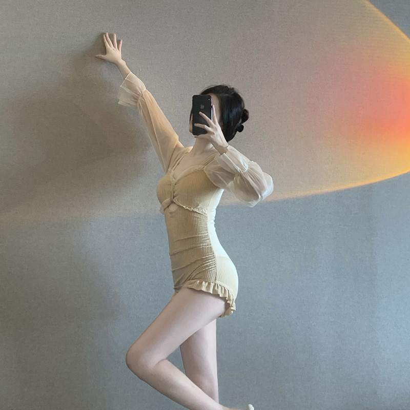 Swimsuit women's summer 2021 new exploits with long sleeves covered with slim foam spa retro conservative student swimsuit