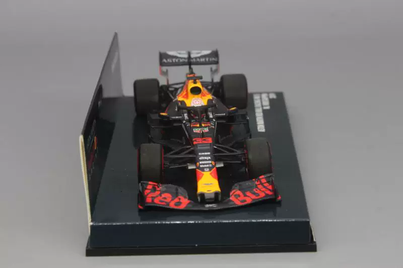 Модель гоночного автомобиля Формула-1 1:43 миниатюра Red Bull Макс Ферстаппен 2019 RB15 сплав
