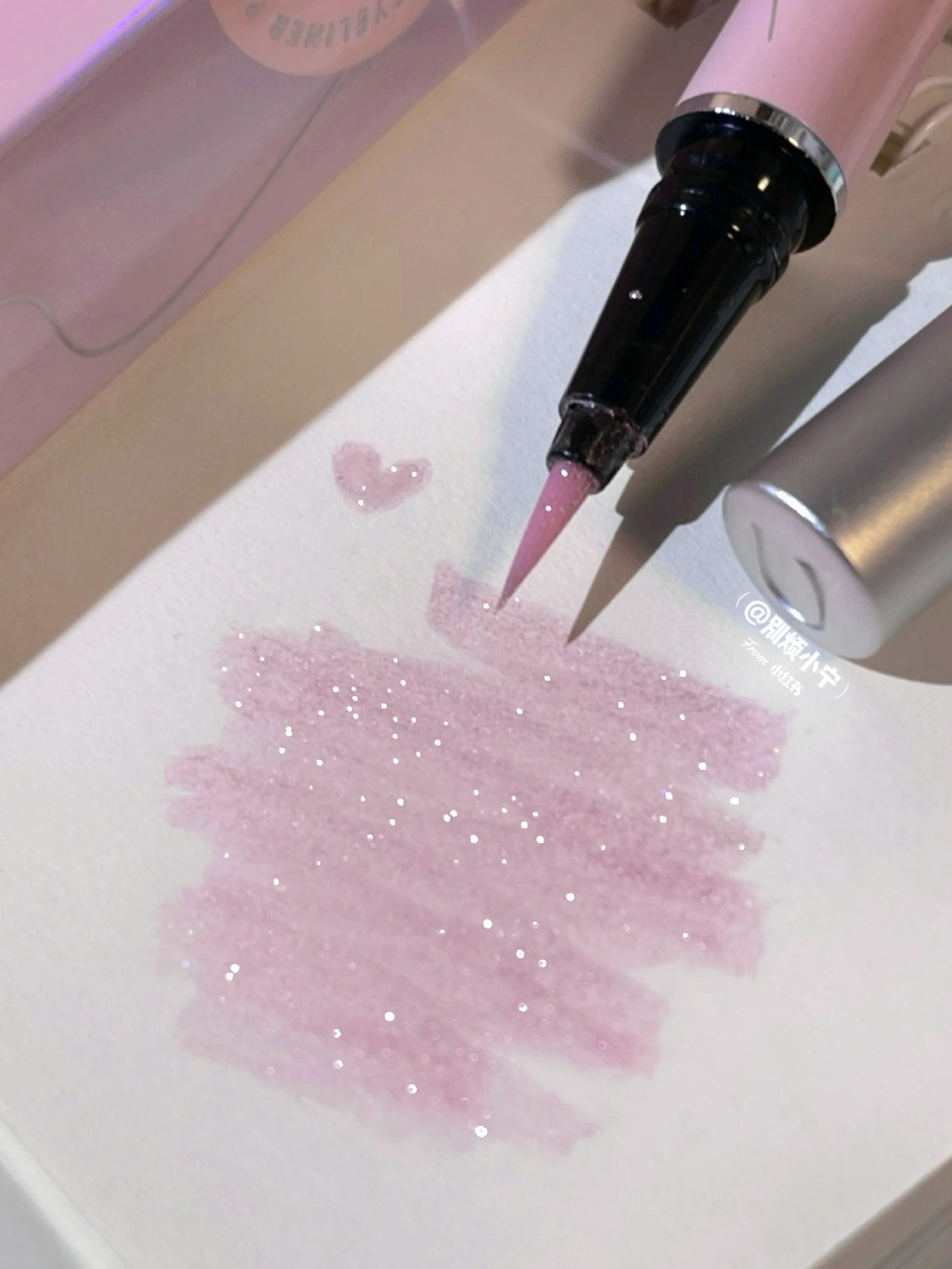 Wet pink diamond pen Uhue liquid eyeliner brightens long-lasting without smudging high-gloss lying silkworm pen fluttering powder P04