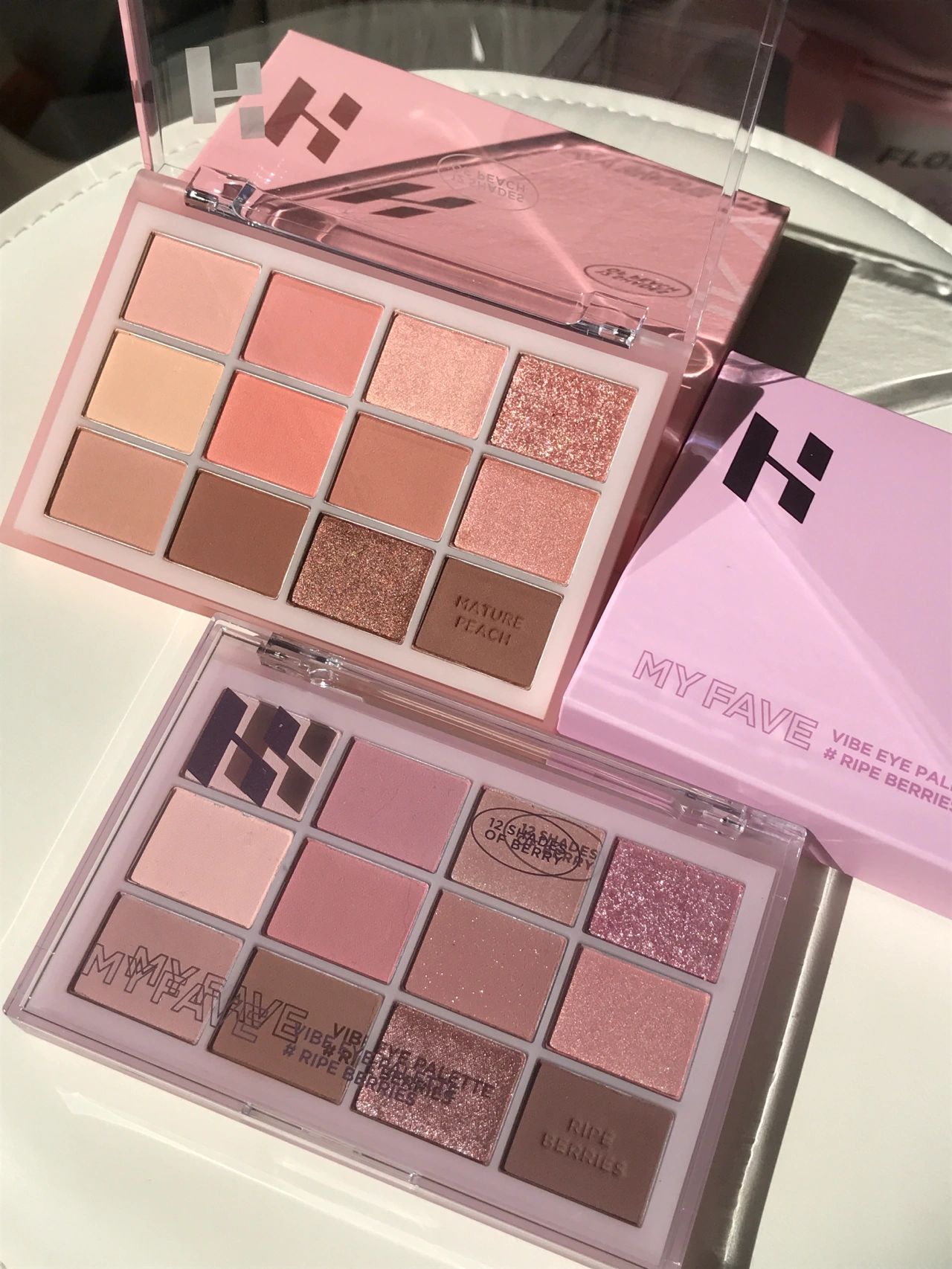 South Korea's Holika Holika Hu Like Ripe fruits 22 years matte pearlescent twelve-color eye shadow palette