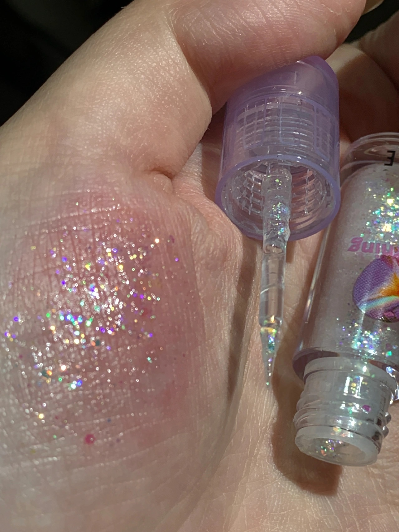 Full man exploits the high light moments come at the Flint F. L O R T T E Flower Loliah's heart attack liquid Eye Shadow of light