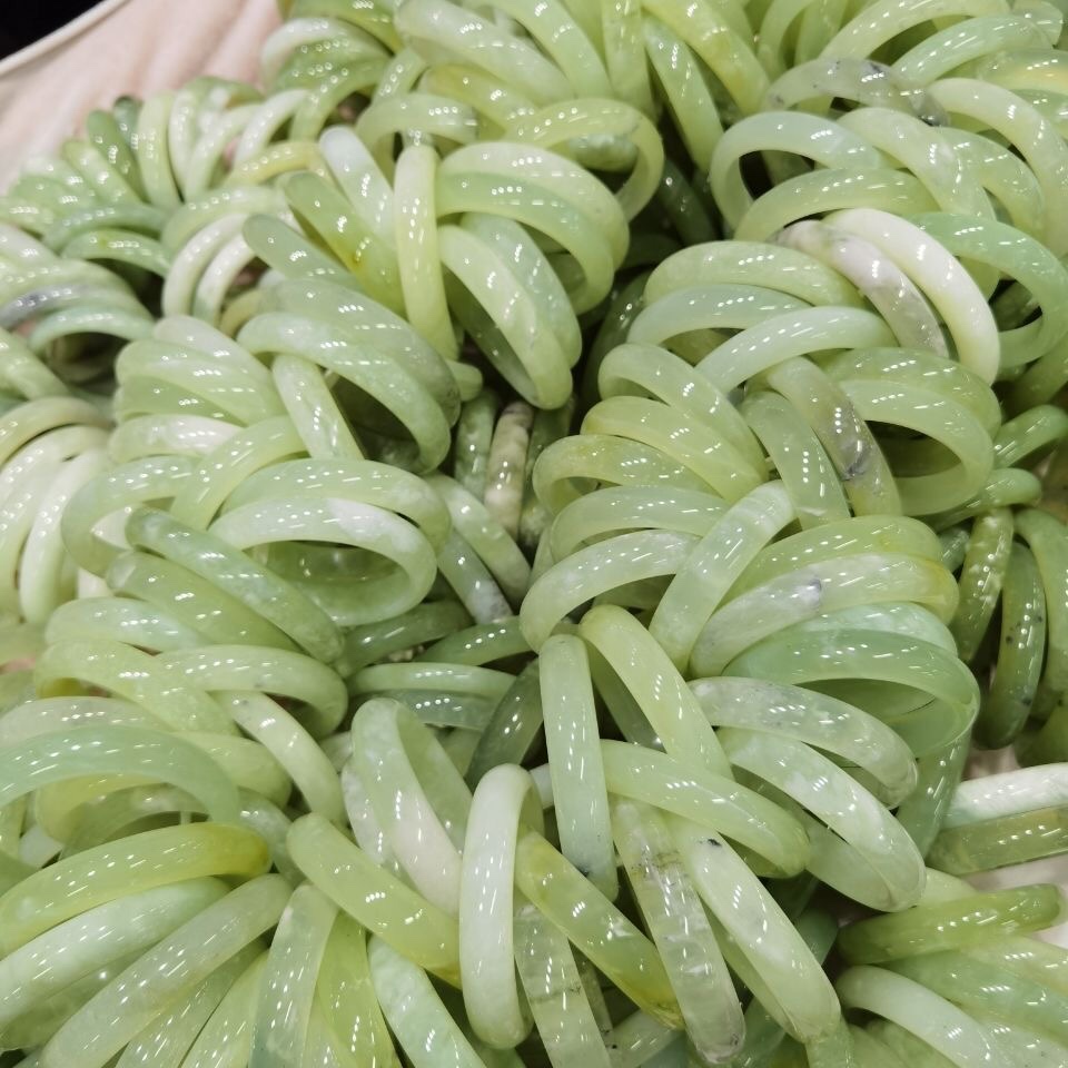 Pure natural jade bracelet 38 of the jade bracelet.