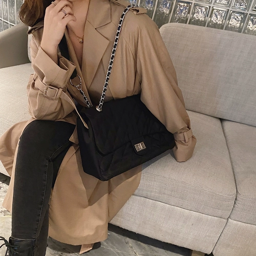 Цепь, вместительная и большая сумка на одно плечо, в стиле Шанель, на цепочке, популярно в интернете