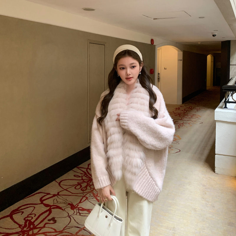 Daisy's "Southern French Mist Island" Fox Fur Large Fur Collar Patchwork Knit Loose Drop-Shoulder Sweater Cardigan for Women in Light Pink Daisy's "Southern French Mist Island" Fox Fur Large Fur Collar Patchwork Knit Loose Drop-Shoulder Sweater Cardigan for Women in Light Pink