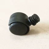 Четыре набора аксессуаров из бабни в ногах.