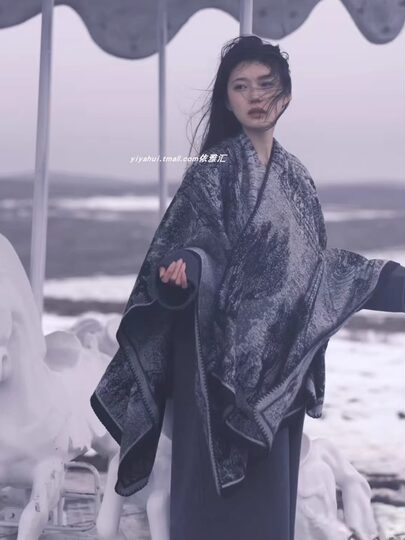 Northwest Xinjiang Yunnan photo shoot summer shawl female Western Sichuan travel exotic style cloak Tibet Lhasa wear cloak