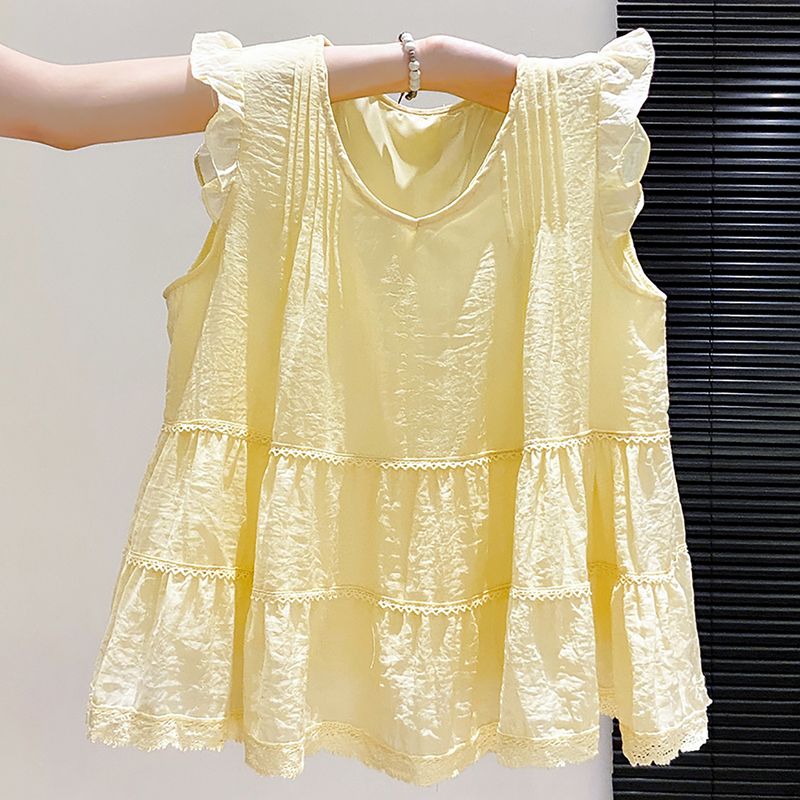 Highly Recommended~ Pure and Alluring Lace-Trimmed Babydoll Blouse for Women with Small Flutter Sleeves, Layered Patchwork, Loose Fit, and Age-Reducing Effect