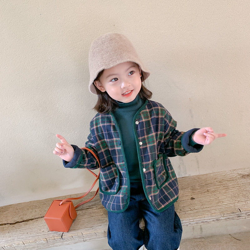 Children's woolen coat Western style 2021 autumn new girls' plaid top middle and small children's Korean version of children's clothing trend
