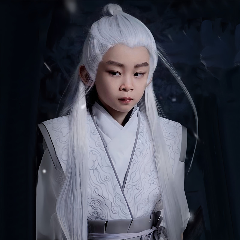 Cosplay Wig for Children, Long Straight Hair, White Full Wig, Similar to the Style of Liang from the Drama Longshixiang, Quirky and Handsome