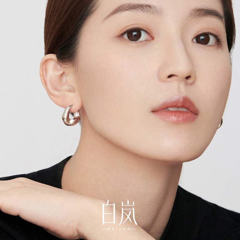 White Lan Horseshoe Earrings Woman 925 silver earrings original temperament 100 hitch a small crowd design sensfeel ED2881-Taobao