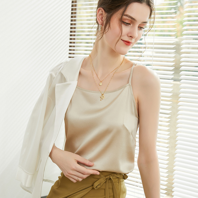 Adjustable Shoulder Straps Silk Camisole for Women Spring and Summer White Satin Mulberry Silk Base Shirt New Style for Wearing under a Suit Adjustable Shoulder Straps Silk Camisole for Women Spring and Summer White Satin Mulberry Silk Base Shirt New Style for Wearing under a Suit