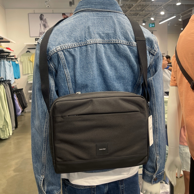 Calvin Klein Ck Fashionable, Simple and Versatile Casual Small Square Bag Crossbody Bag Shoulder Bag Same Style for Men and Women