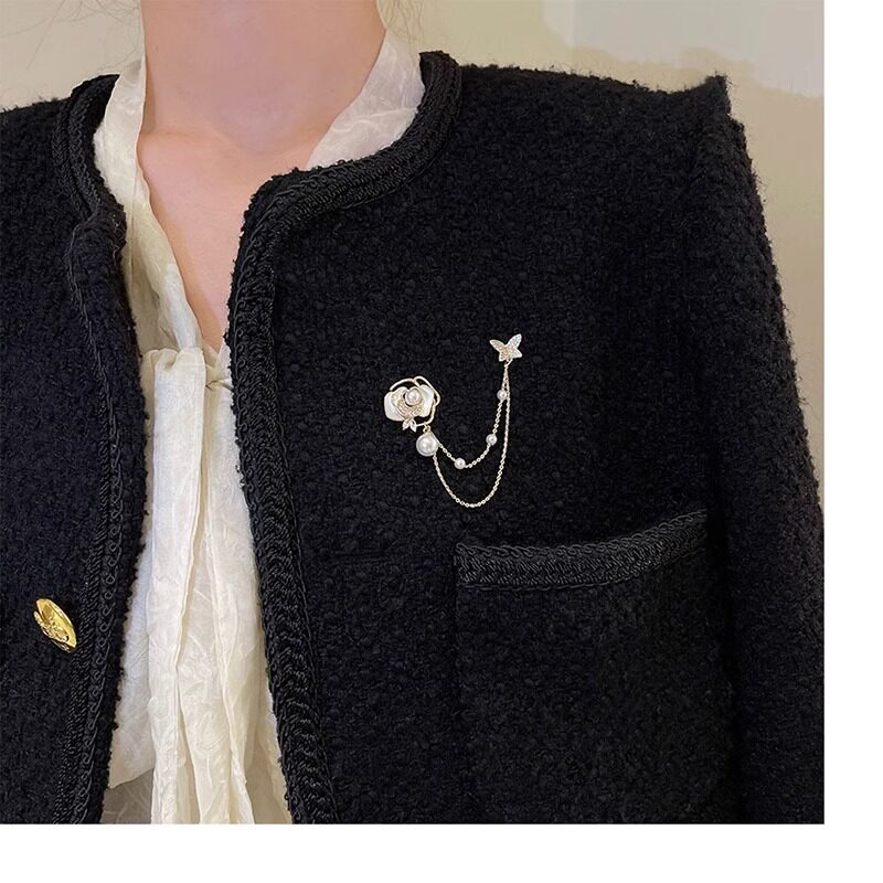 High-end hollowed-out camellia brooch for women, featuring exquisite and unique pearl flower design, perfect for suits and sweaters.