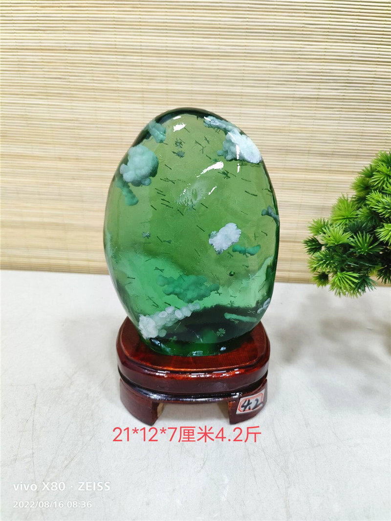 Value-for-money crystal glass is beautiful, crystal clear, strange stone, natural sightseeing stone, green stone ornaments, collections