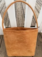 Бархатный светло-коричневый, большой регулируемый вариант.