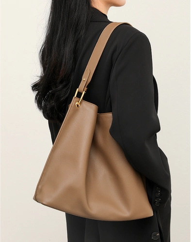 Корейский 2023 Ниша Независимая дизайнерская мода и отдых, мягкая кожаная на кожаное плечо на косое наклонное