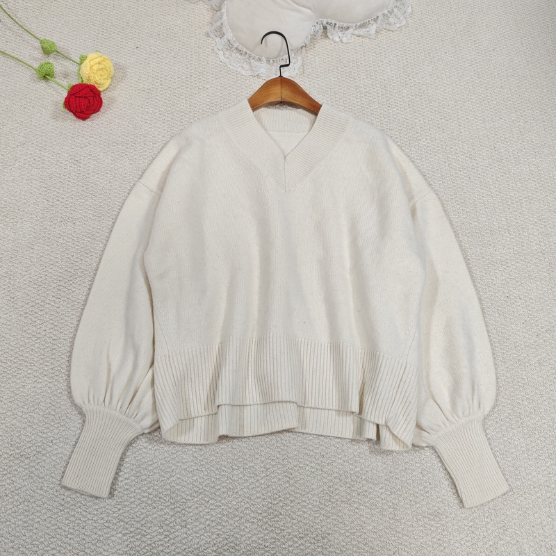 French Retro V Neck Cashmere Knitwear Autumn and Winter Women's Pullover Loose Thick Knitwear White Work Clothing Top