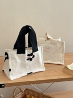 Черно -белый цветок