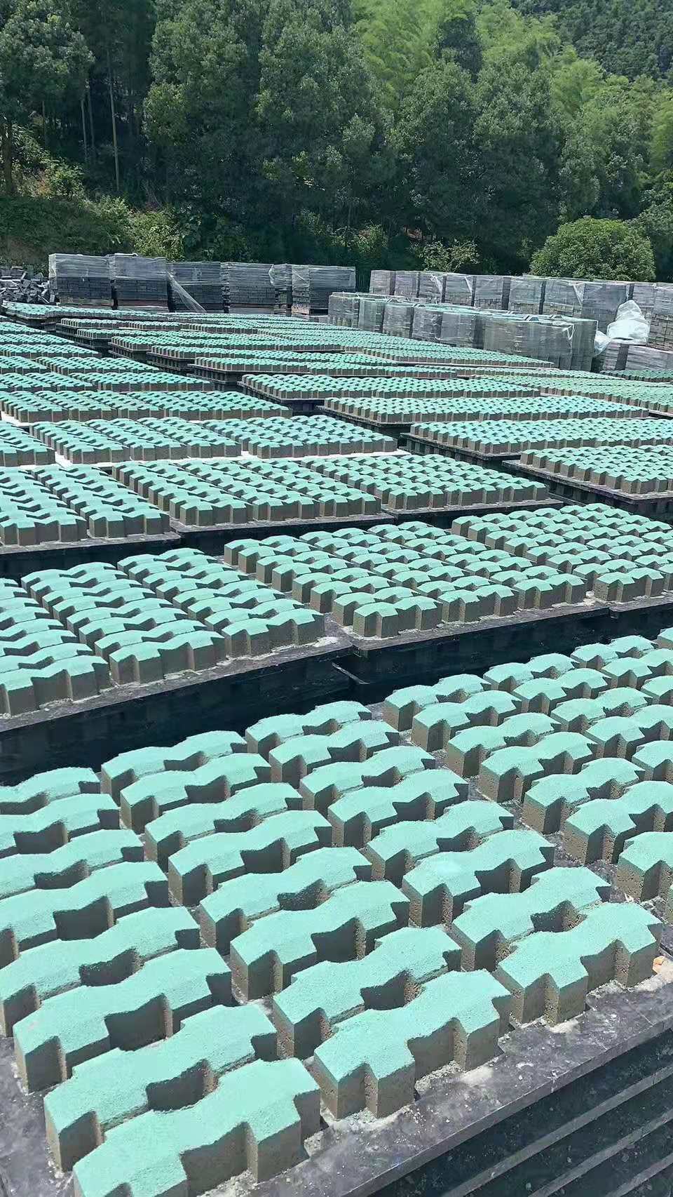 Lawn brick Parking tic-tac-toe brick Well-shaped cement color brick Spot sales large price excellent grass planting brick