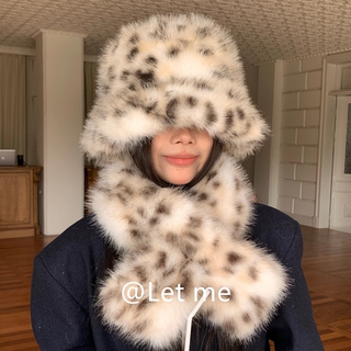 Soft waxy leopard print hat and scarf 2-piece set for women in autumn and winter