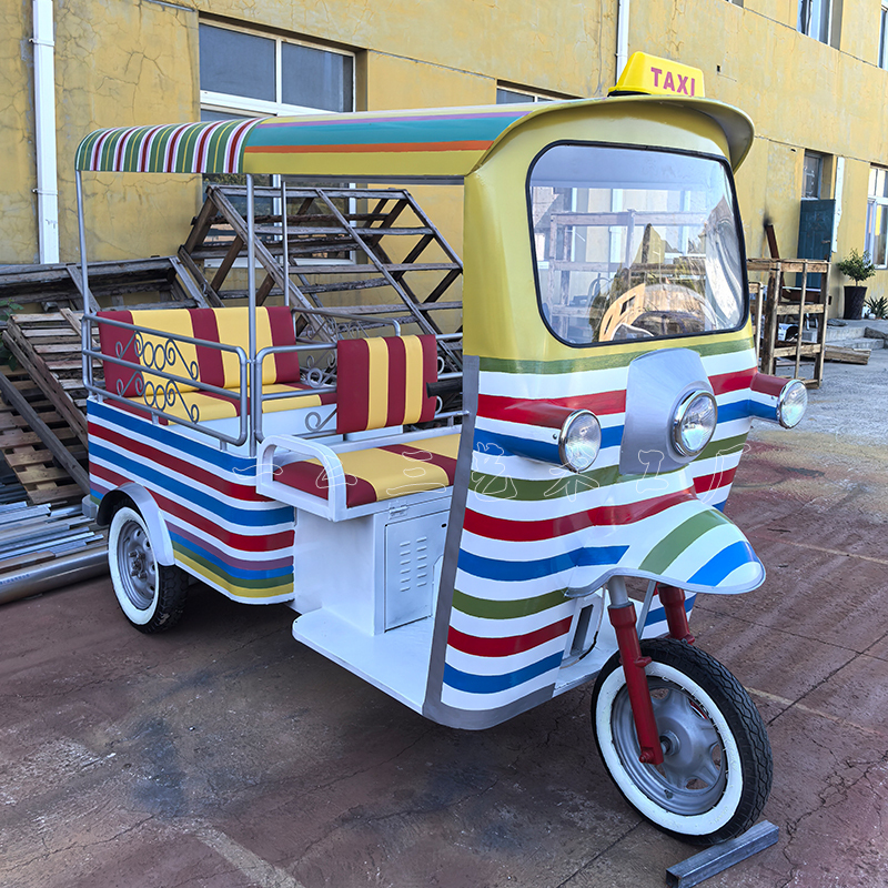 Simulated Vintage Iron Art Thai Tuk-Tuk Prop for Thai Food Restaurant Photo Shoot Southeast Asian Decoration