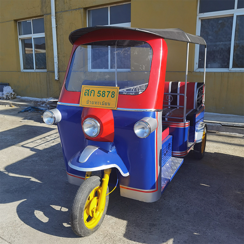 Simulated Vintage Iron Art Thai Tuk-Tuk Prop for Thai Food Restaurant Photo Shoot Southeast Asian Decoration