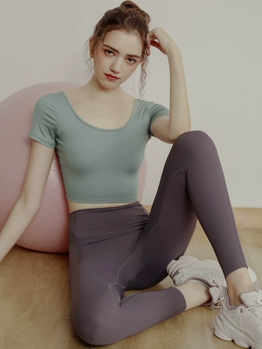 Одежда для йоги, сексуальный спортивный топ с чашечками для спортзала, нижнее белье, футболка с коротким рукавом, изысканный стиль, по фигуре