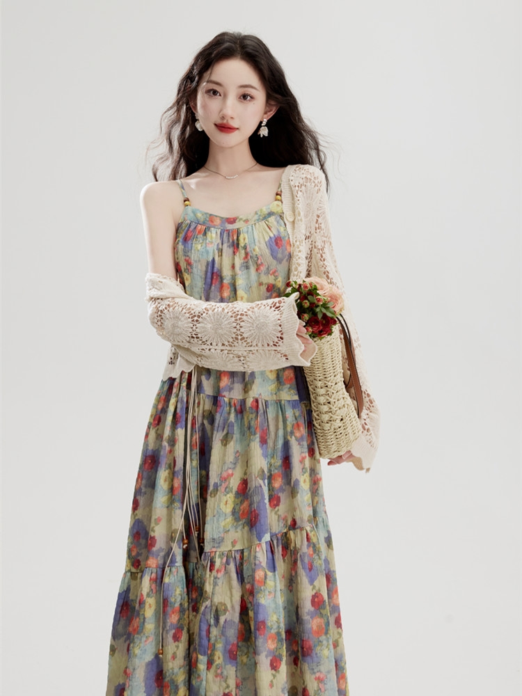 法式油画风碎花吊带连衣裙2024新款女夏季高级感小个子海边度假裙