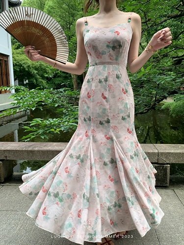 鹭青一 Шифоновое платье, ретро юбка, приталенный дизайнерский корсет, V-образный вырез, крой «рыбий хвост»