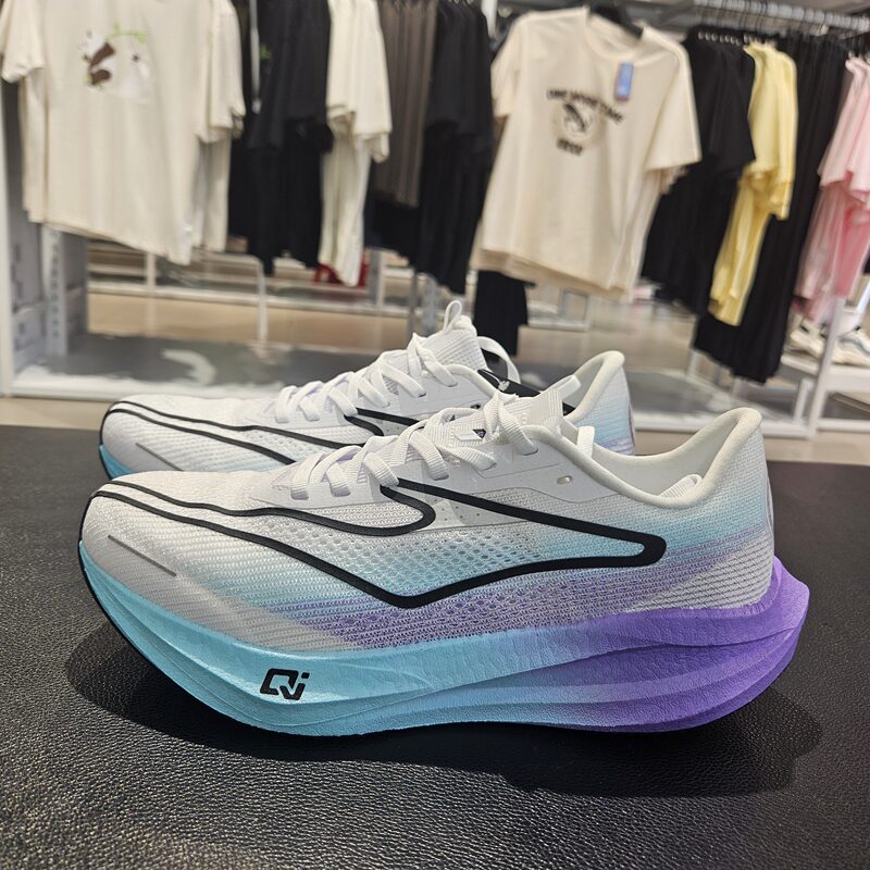 Hongxing Erke Jingchen 2.0 Running Shoes for Men, 2026 Spring Carbon Plate Body Testing Shock-Absorbing Sports Shoes 11125203133 Hongxing Erke Jingchen 2.0 Running Shoes for Men, 2026 Spring Carbon Plate Body Testing Shock-Absorbing Sports Shoes 11125203133