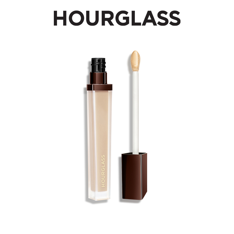 Hourglass Traceless Concealer Conceals spots, acne marks, dark circles, tear troughs, brightens even skin tone with a concealer stick