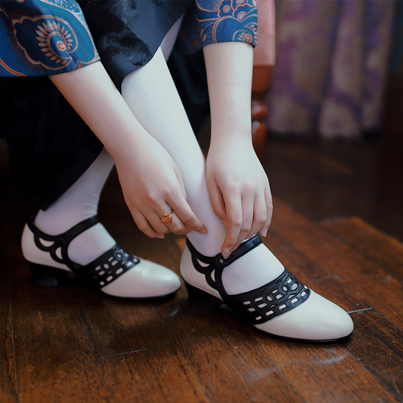 Xu Xingji |   The Past of Beijing: the Same Style as the Tv Series, Original Republic of China Era Calendar-Style Black and White Leather Shoes with Wine Glass Heels.