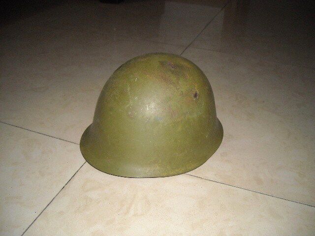 The early big ears 80 helmets on the battlefield drove through the light.