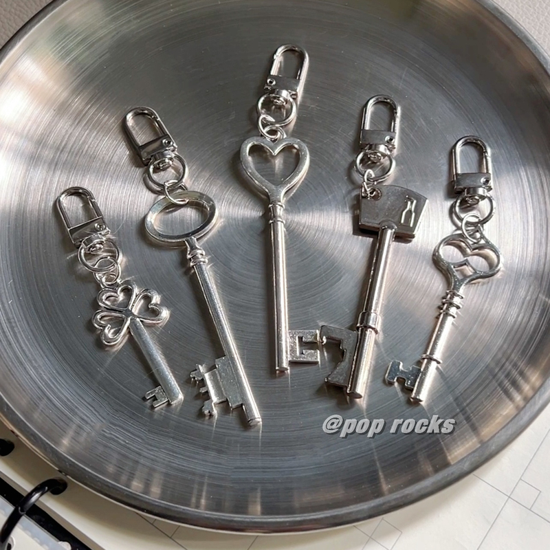 Pop Rocks ins Style Design Keychain Pendant Metal Keychain Pendant Bag Charm Pop Rocks ins Style Design Keychain Pendant Metal Keychain Pendant Bag Charm
