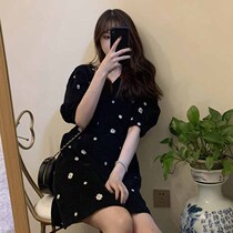 2020 light mature style Hepburn wind small black skirt bubble sleeve tea break dress French small man black dress