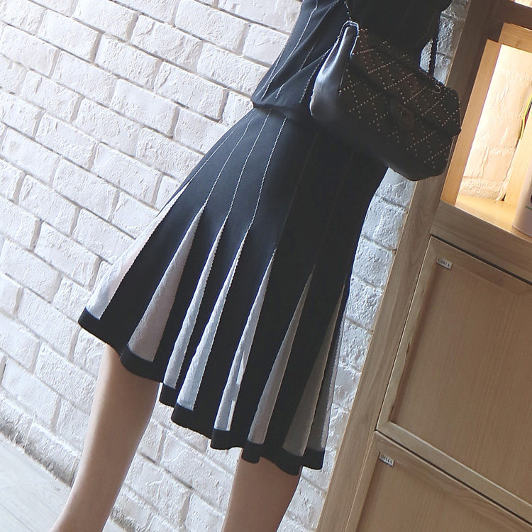 (LAMBO Exclusive @Special) Cool and comfortable ice silk translucent fan-shaped vertical stripe knit (skirt)