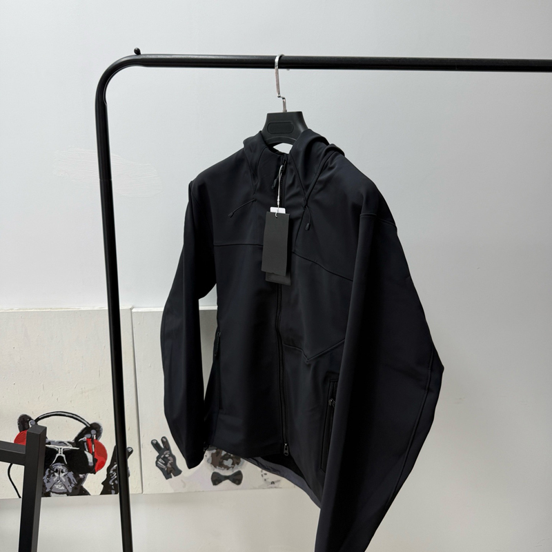 26Ss New Autumn Model, Lightweight Fleece Lining, Warm and Comfortable, Windproof and Water Repellent, Hooded Softshell Jacket