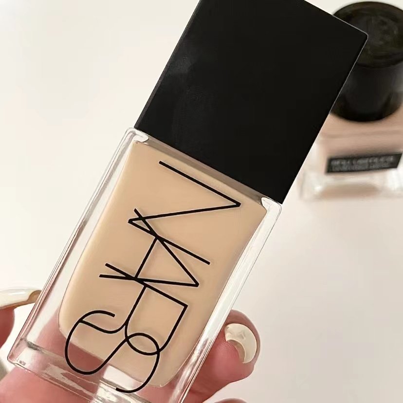 Spot Nars Nas streamer beauty skin super square bottle holding makeup essence nourishing skin foundation liquid 30ml L0 L1 L2