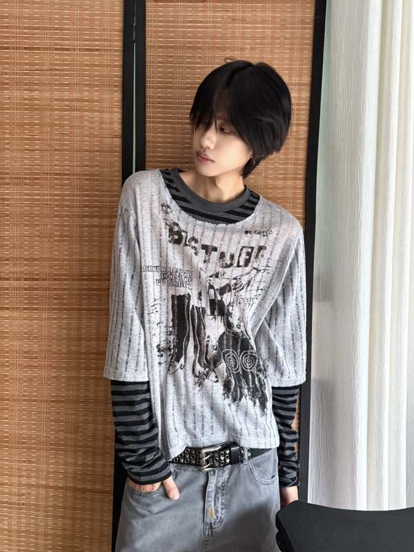 「Ueshima」American-Style Design Fake Two-Piece Striped Patchwork Printed T-Shirt Loose Casual Versatile Top for Men 「Ueshima」American-Style Design Fake Two-Piece Striped Patchwork Printed T-Shirt Loose Casual Versatile Top for Men