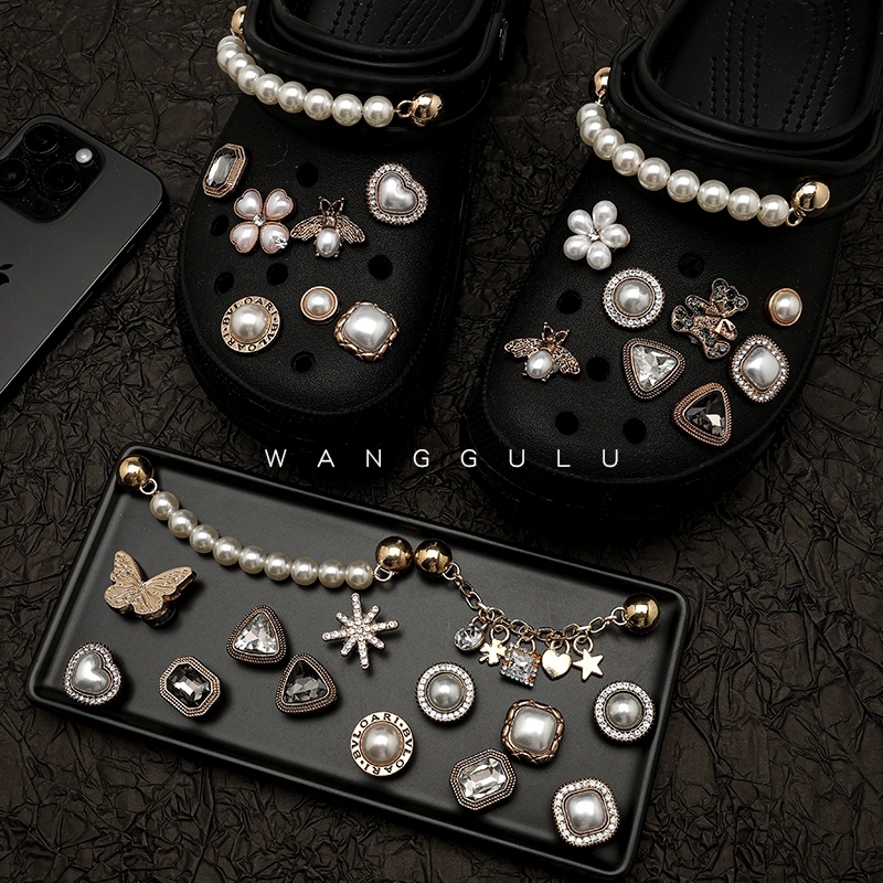 Crocs Shoe Accessories 2025 New High-End Black Shoe Flower Buckle DIY Decorative Accessories Suitable for Crocs