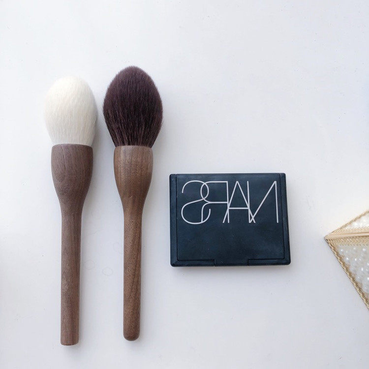 Cangzhou Shipping Hu Peach Wood Wool Real Hair Animal Hair Super Loose Powder Brushed Honey Powder Brush With Makeup Brush Makeup Brush Super Soft