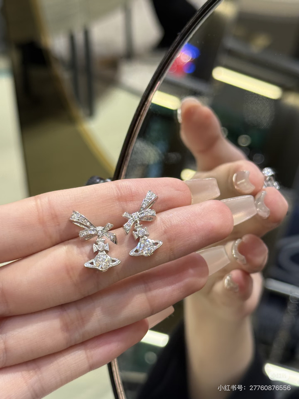 Queen Mother's Asymmetrical Bowknot Earrings